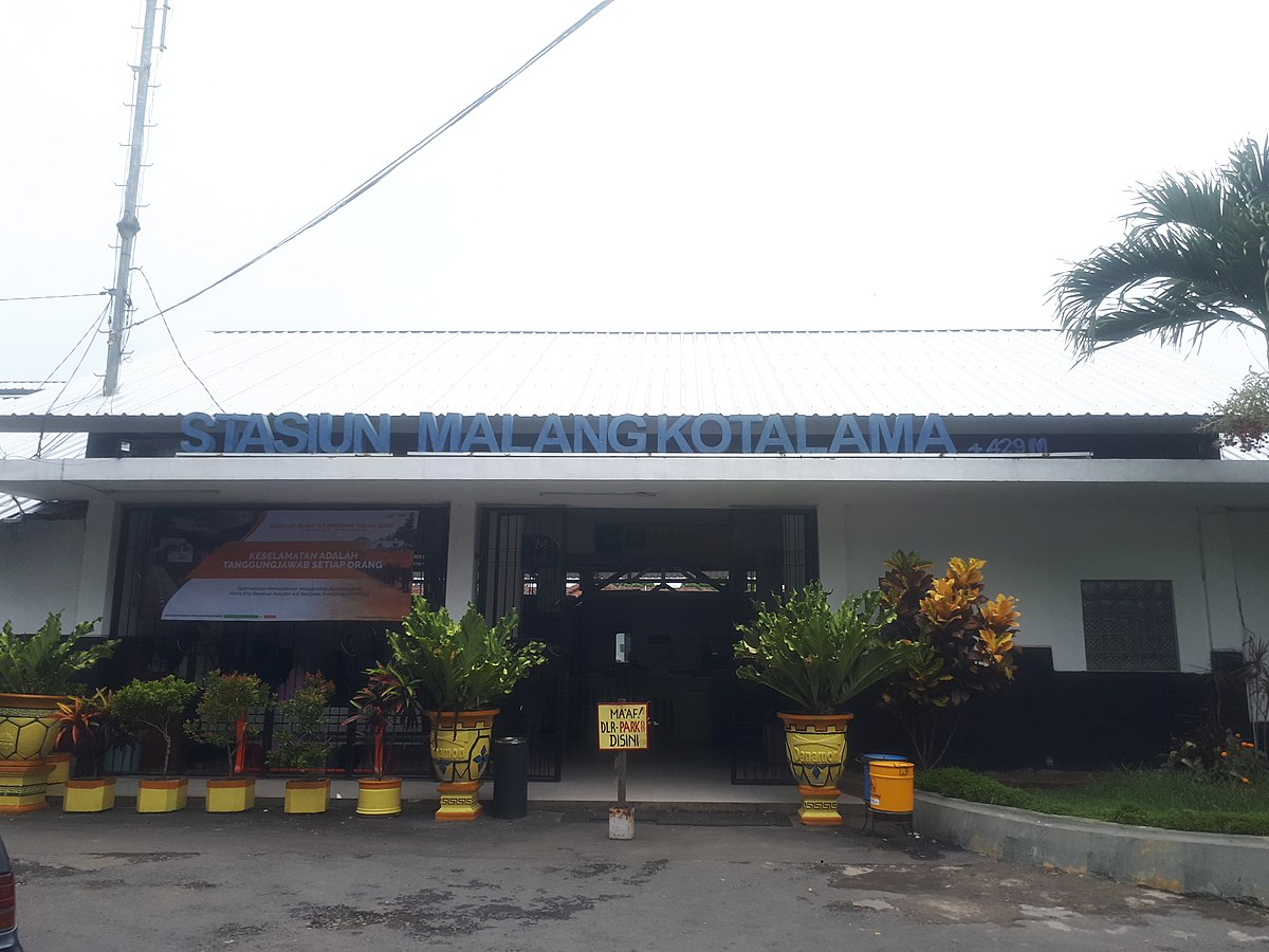 Bagian depan Stasiun Malang Kota Lama