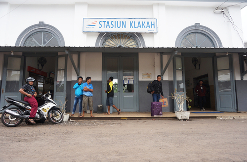 Pintu Depan Stasiun Klakah